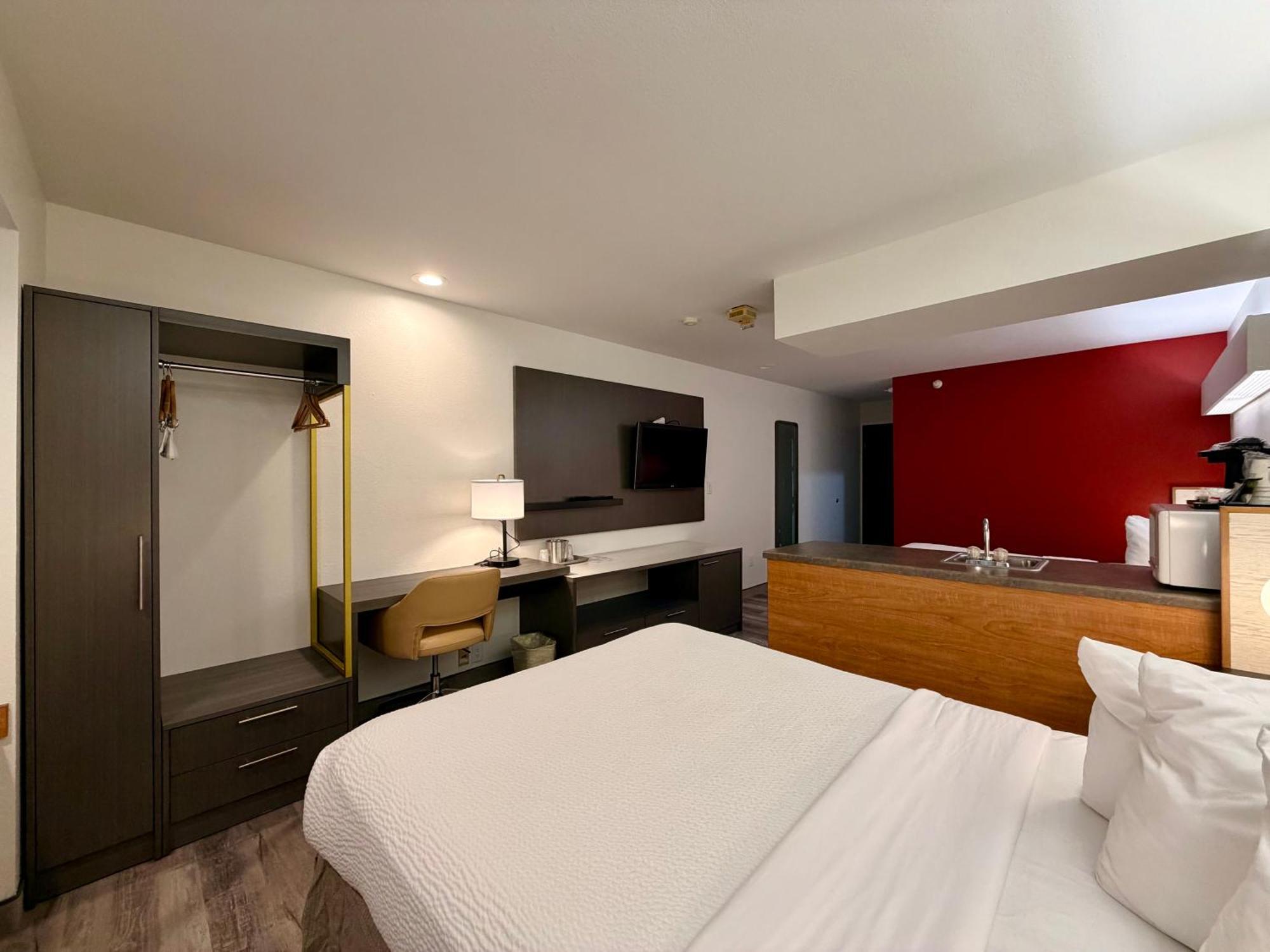 Studio Suite Two Queen Beds Non-Smoking